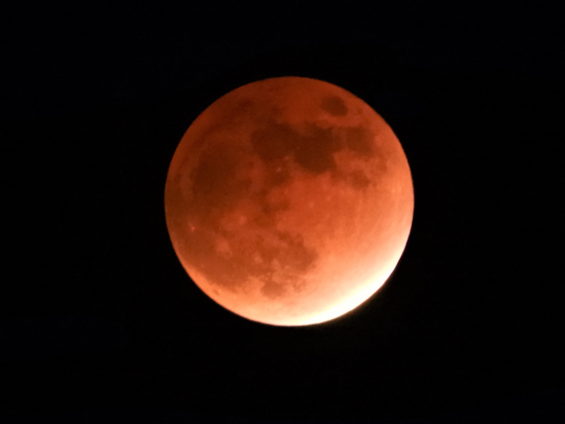 満月！皆既月食と重なる特別な目覚めの夜