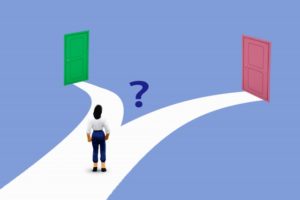 二つのドアを前に迷う女性のイラスト|転職やキャリアの選択肢に悩むイメージ